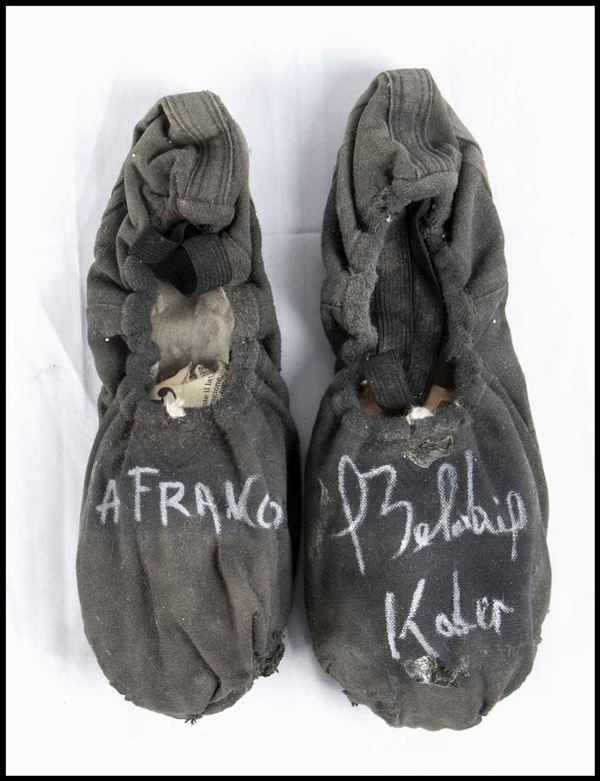 Belarbi, Kader (Grenoble, 18 novembre 1962) - Scarpe da danza autografate...