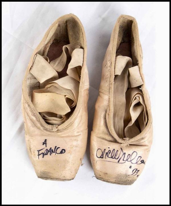 Dorella, Oriella (Milano, 25 gennaio 1952) - Scarpe da danza autografate...
