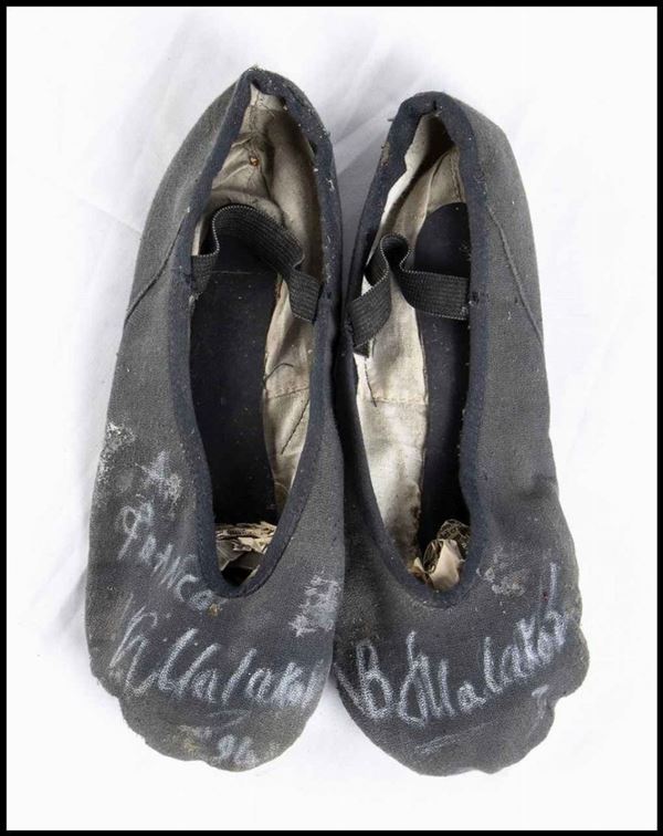 Malakov, Vladimir (Kryvyi Rih / Krivoj Rog, 1968) : Signed dance shoes...  (Memorabilia Spettacolo, Cinematografia...)  - Auction Memorabilia. History & Movie - Bertolami Fine Art - Casa d'Aste