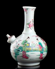 VERSATOIO KENDI IN PORCELLANA &#8216;FAMIGLIA ROSA&#8217; - A 'FAMILLE ROSE' PORCELAIN KENDI EWER
