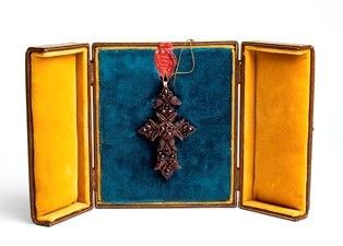 Croce pettorale italiana in oro e granati - XIX secolo...