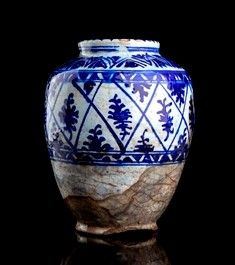 VASO IN CERAMICA &#8216;BIANCO E BLU&#8217; : Persia, XIX secolo

24 x 20 cm

Provenienza: collezione privata italiana....  - Auction Arte Asiatica e Tribale - Bertolami Fine Art - Casa d'Aste