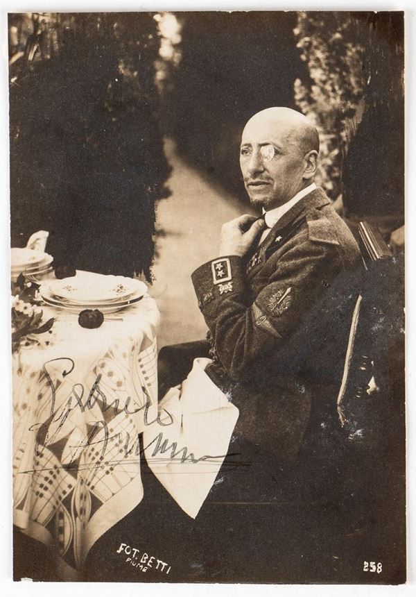 D'Annunzio, Gabriele (Pescara 1863 - Gardone Riviera 1938) - Foto autografata, Fiume...
