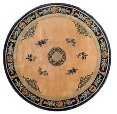Tappeto Circolare a Fondo Ocra con il Carattere Shou e Simboli Beneaugurali