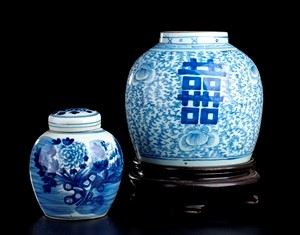Due Giare in Porcellana ‘bianco e Blu’, una con Coperchio