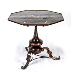 TAVOLO LACCATO E DIPINTO CON DECORO DI CINESERIE - Tavolo laccato e dipinto a chinoiserie - Probabilmente Venezia, XVIII-XIX secol...