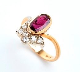 Anello in Oro Giallo con Rubino e Diamanti ...