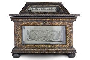 Raro scrigno italiano in legno e oro - Venezia, XVII secolo...  - Asta Gioielli, argenti, orologi, avori e cabinet de curiosités - Bertolami Fine Art - Casa d'Aste