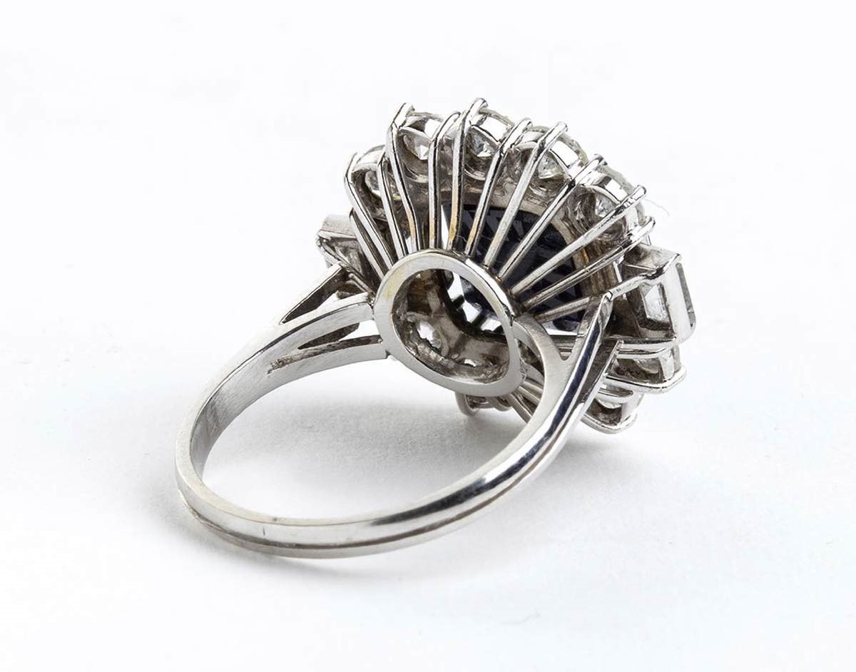 Anello in Oro con Zaffiro e Diamanti