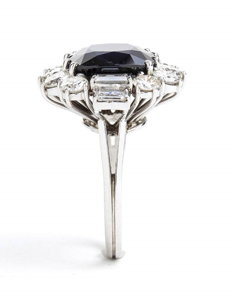 Anello in Oro con Zaffiro e Diamanti