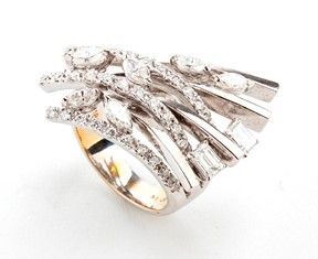 Anello in oro con steli in diamanti - firmato MARCUS & Co....