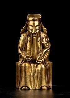 DIVINITA&#8217; TAOISTA IN BRONZO DORATO - Cina, dinastia Qing

La divinità raffigurata seduta, nella mano destra un conte...