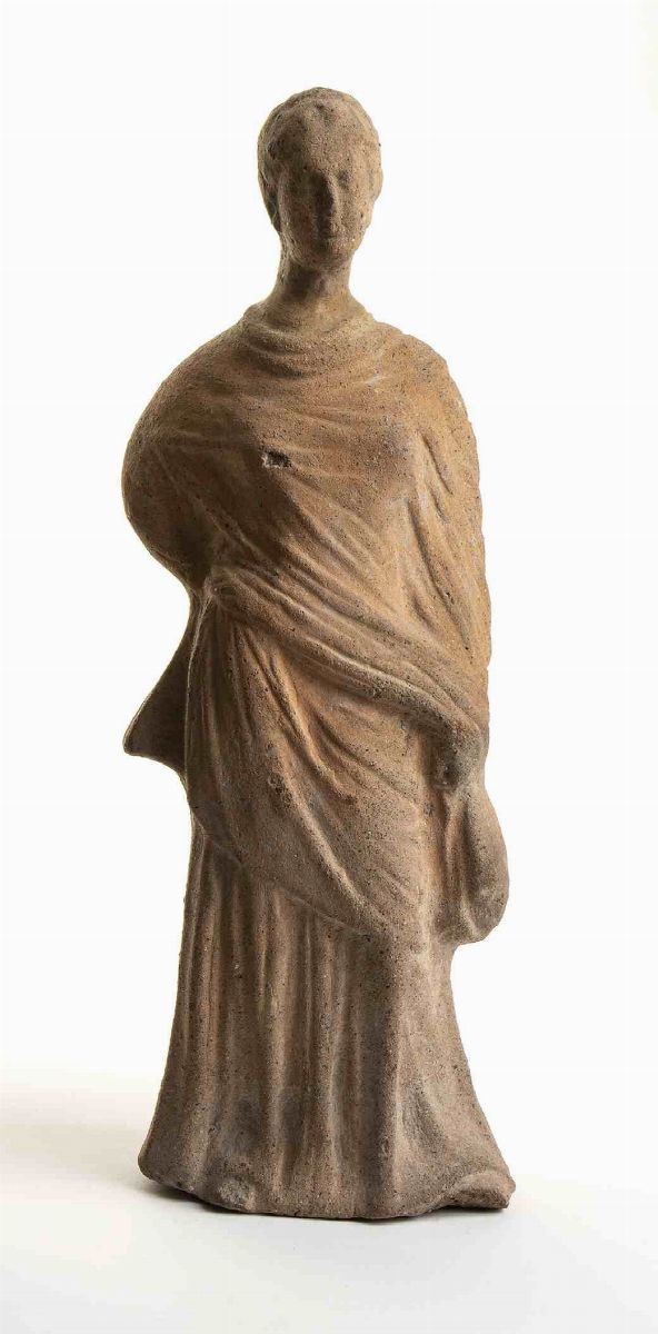 TANAGRINA
Magna Grecia, III secolo a.C.
altezza cm 29,5

Grande statua femminil...