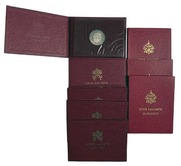 CITTA' DEL VATICANO. Lotto di 9 esemplari da 500 lire in argento in astuccio or...