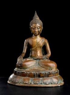 Thailandia, XX secolo

La divinità seduta in posizione dhyanasana su base a dop...  - Auction Arte Asiatica e Tribale - Bertolami Fine Art - Casa d'Aste