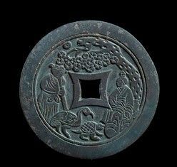 Cina, dinastia Qing

A forma di moneta con foro al centro, presenta su un lato ...