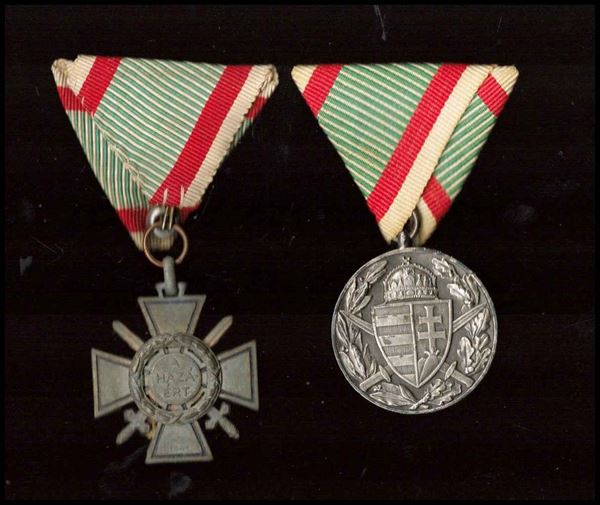 Lot of a medal and a cross...  (Ungharia...)  - Auction Militaria, Medals and Orders of Chivalry - Bertolami Fine Art - Casa d'Aste