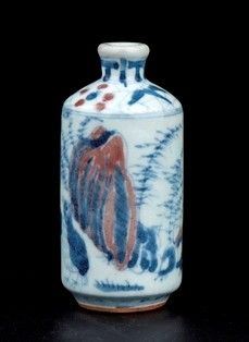 SNUFF BOTTLE IN PORCELLANA CON DECORO A SMALTI BLU DI COBALTO E ROSSO DI RAME : Cina, XIX-XX secolo

8,7 x 4 cm

Provenienza: collezione privata italiana....  - Auction Arte Asiatica e Tribale - Bertolami Fine Art - Casa d'Aste