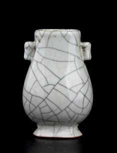 Piccolo Vaso Hu in Porcellana con Invetriatura di Tipo Guan