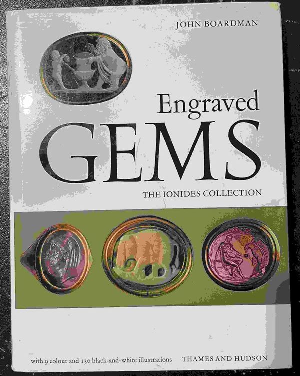 J. Boardman, "Engraved Gems: the Ionides Collection", London 1968.
Usato.
Dalla...