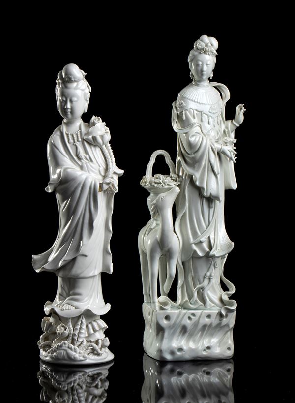 DUE DIVINITÀ FEMMINILI IN PORCELLANA 'BLANC DE CHINE'  - Asta Arte Asiatica e Tribale - Bertolami Fine Art - Casa d'Aste