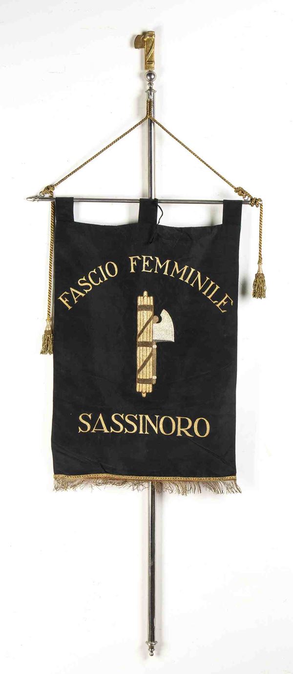 Labaro di fascio femminile...