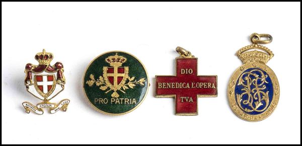 Lot of four badges...  (Ordini Cavallereschi e Medaglie...)  - Auction Militaria, Medals and Orders of Chivalry - Bertolami Fine Art - Casa d'Aste