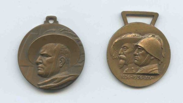 Lot of 2 medals - Mussolini and Bersagliere...