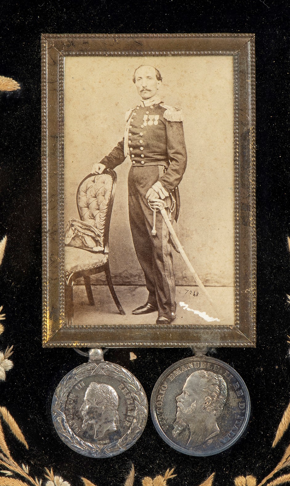 Lotto di Foto e Due Medaglie Ccrr
