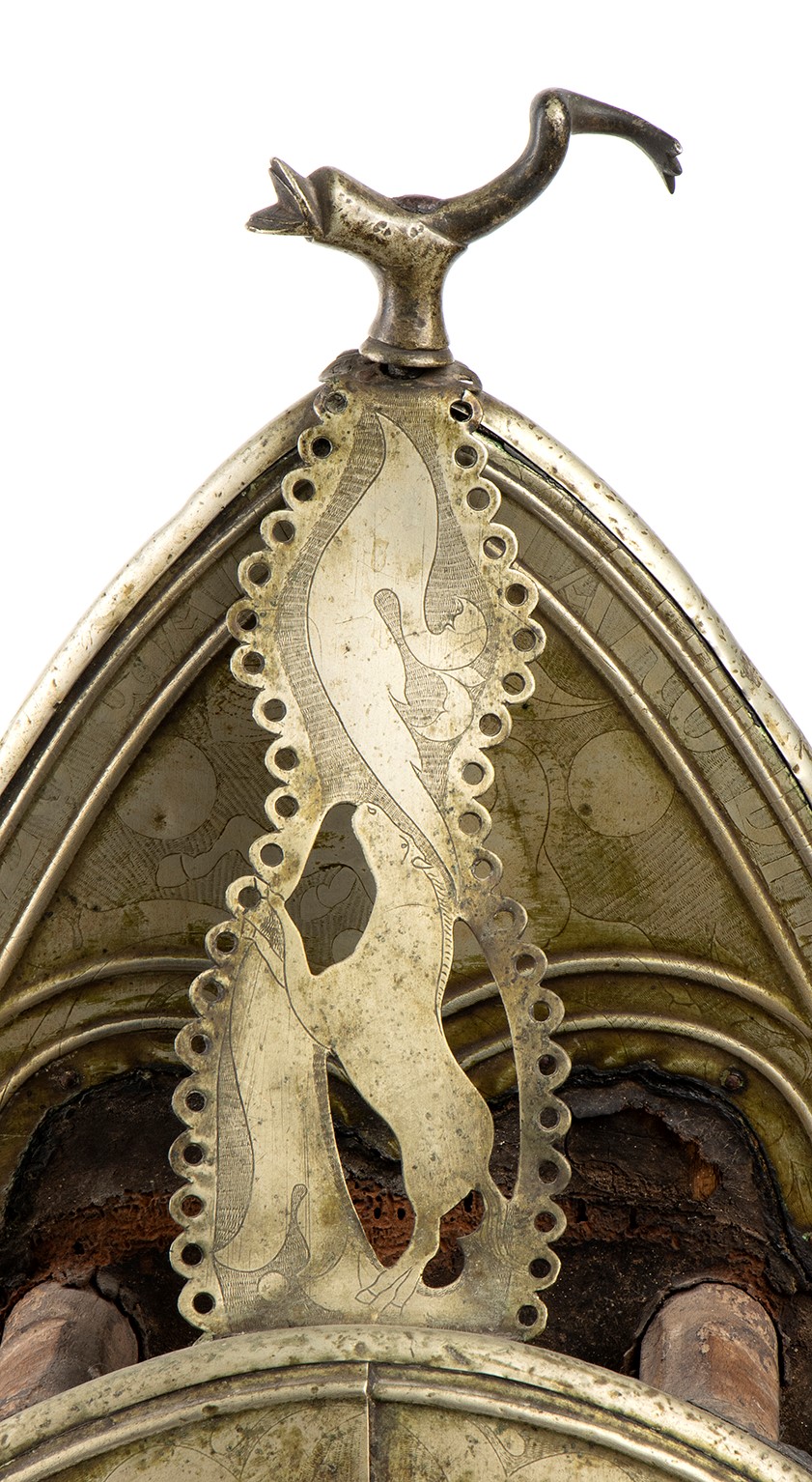 Frontale di Antico Basto da Mulo con Decorazione Incisa Raffigurante S. Giorgio