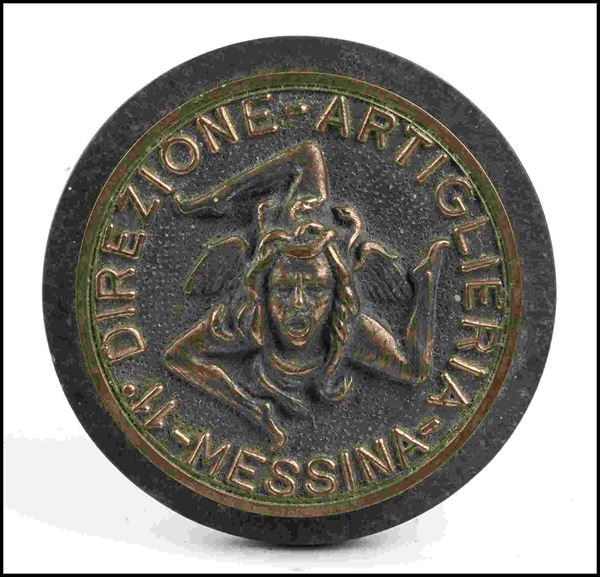 Placca 11° DIREZIONE ARTIGLIERIA MESSINA...  - Asta Militaria, Ordini cavallereschi e altri cimeli: Con la Collezione Aldo Soligo e la Successione Giovanni Martini - Bertolami Fine Art - Casa d'Aste