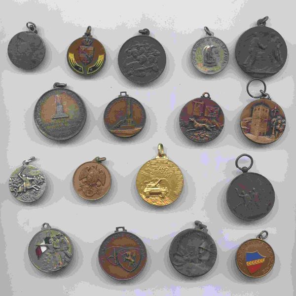 Lotto di 17 medaglie moderne