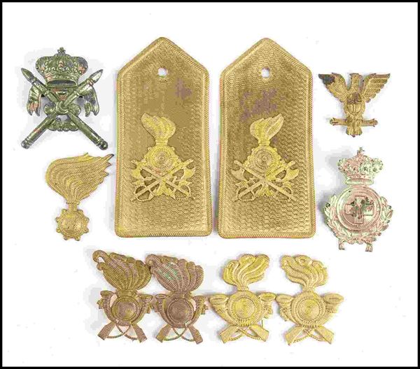 Lot of friezes and shoulder pads...  (Militaria...)  - Auction Militaria, Medals and Orders of Chivalry - Bertolami Fine Art - Casa d'Aste