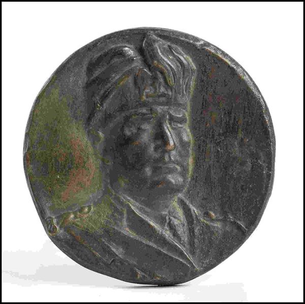 Round plate with portrait of Benito Mussolini...