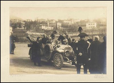 Foto di Regina Margherita in Automobile