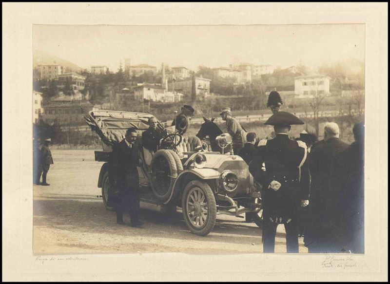 Foto di Regina Margherita in Automobile
