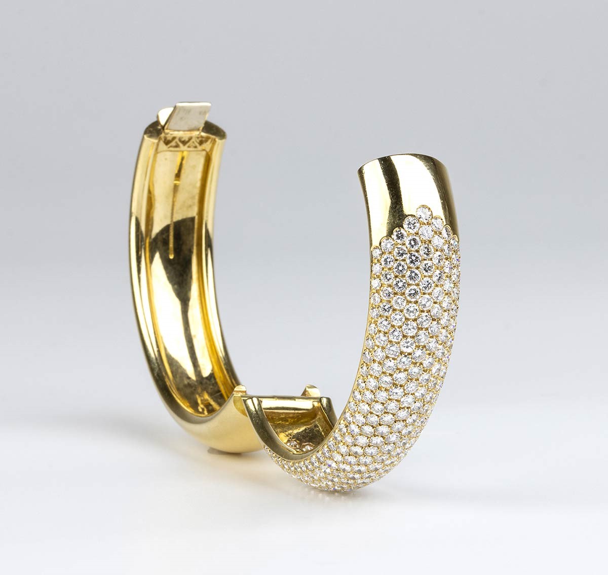 DAMIANI: bracciale a cerchio rigido in oro e diamanti