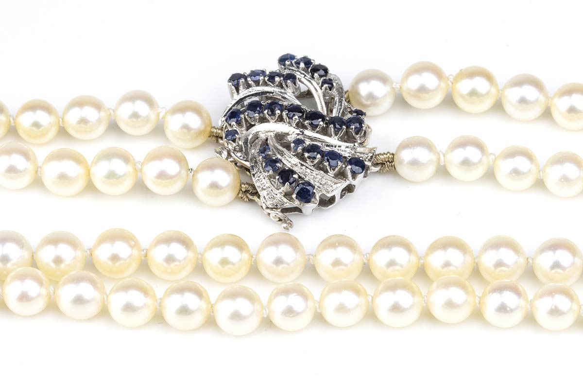 Collana di Perle con Fermezza in Oro Bianco Zaffiri e Diamanti