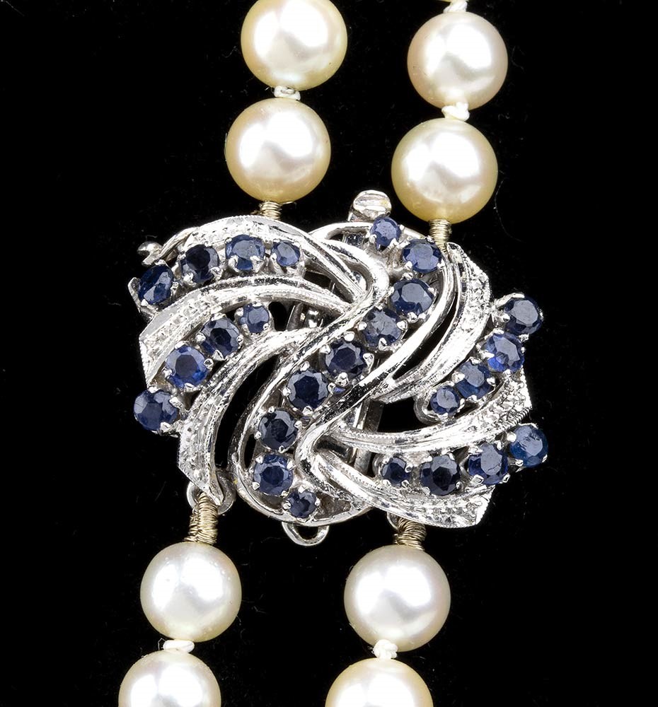 Collana di Perle con Fermezza in Oro Bianco Zaffiri e Diamanti