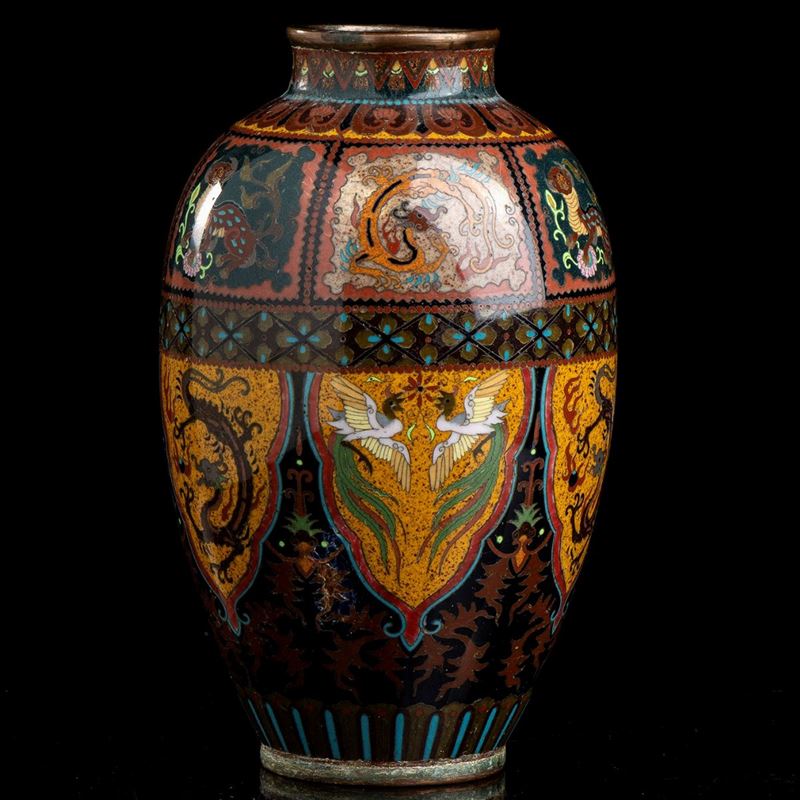 Vasetto Ovoidale in Metallo con Decoro a Smalti Cloisonné