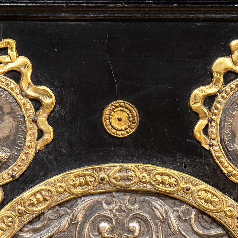 Monetiere Scrittoio con Placche in Metallo - Piemonte, XVIII Secolo