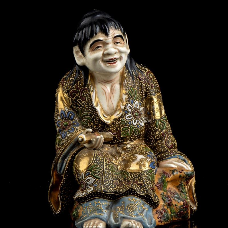 Figura di Kanzan in Ceramica 'satsuma' con Decoro a Smalti Policromi e Oro
