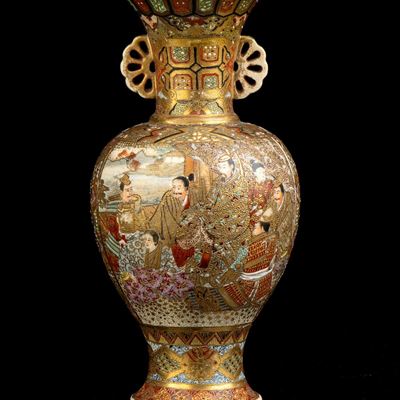 Piccolo Vaso a Balaustro con Anse in Ceramica 'satsuma' con Decoro a Smalti Policromi e Oro