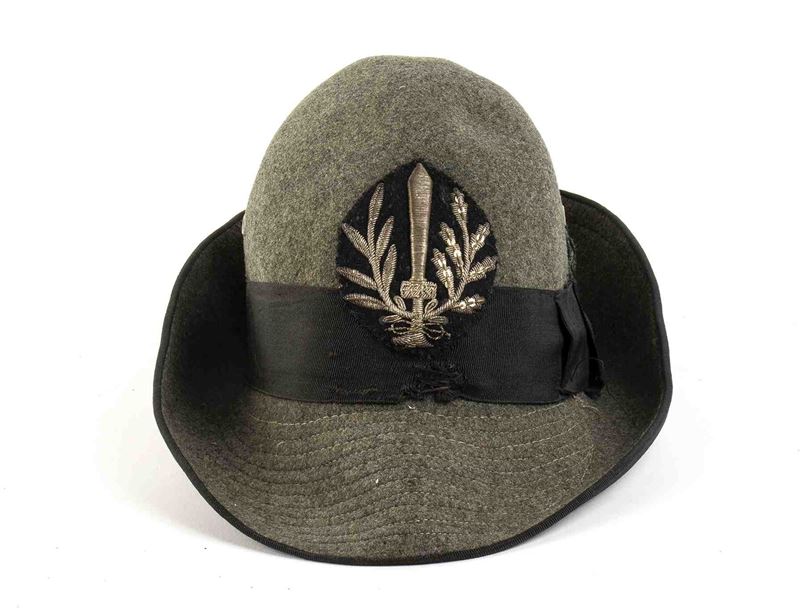 Cappello alla Alpina da Maresciallo Dell'associazione Nazionale Arditi D'italia