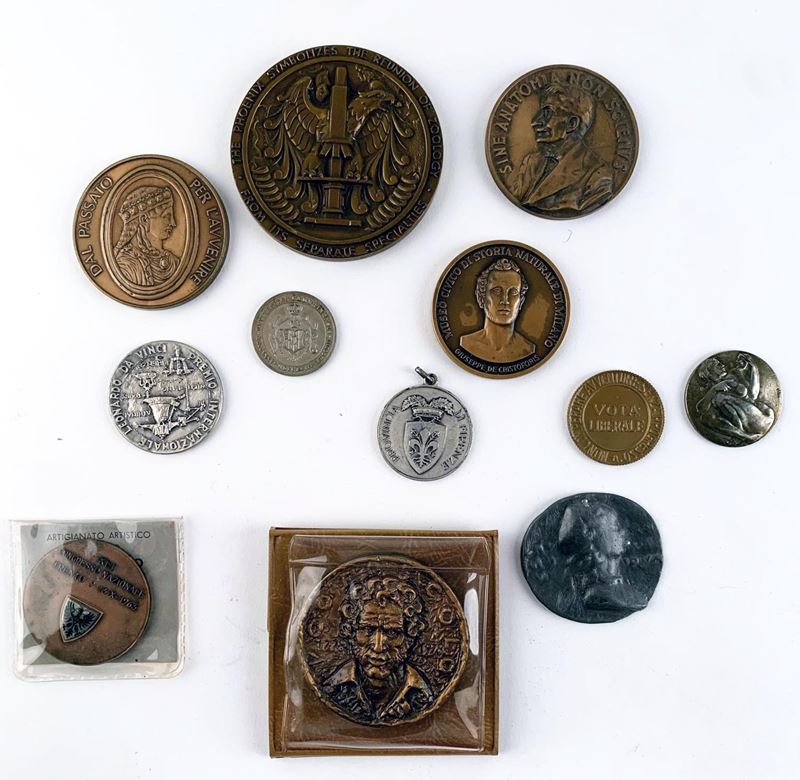 Italia. Lotto Misto di Medaglie Composto da N. 12 Medaglie in Bronzo e Metallo Bianco. Area Itali...