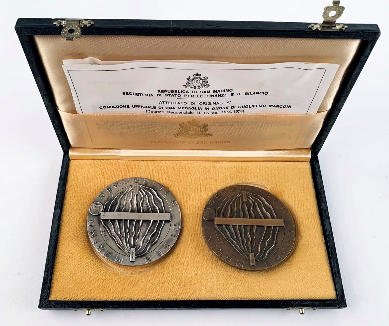 San Marino. Dittico Medaglie G. Marconi Centenario della Nascita 1974. Ag (130 G; 60 MM), Ae (60 ...