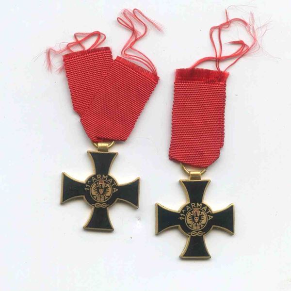 Lot of 4 miniatures of the cross of the 11th army...