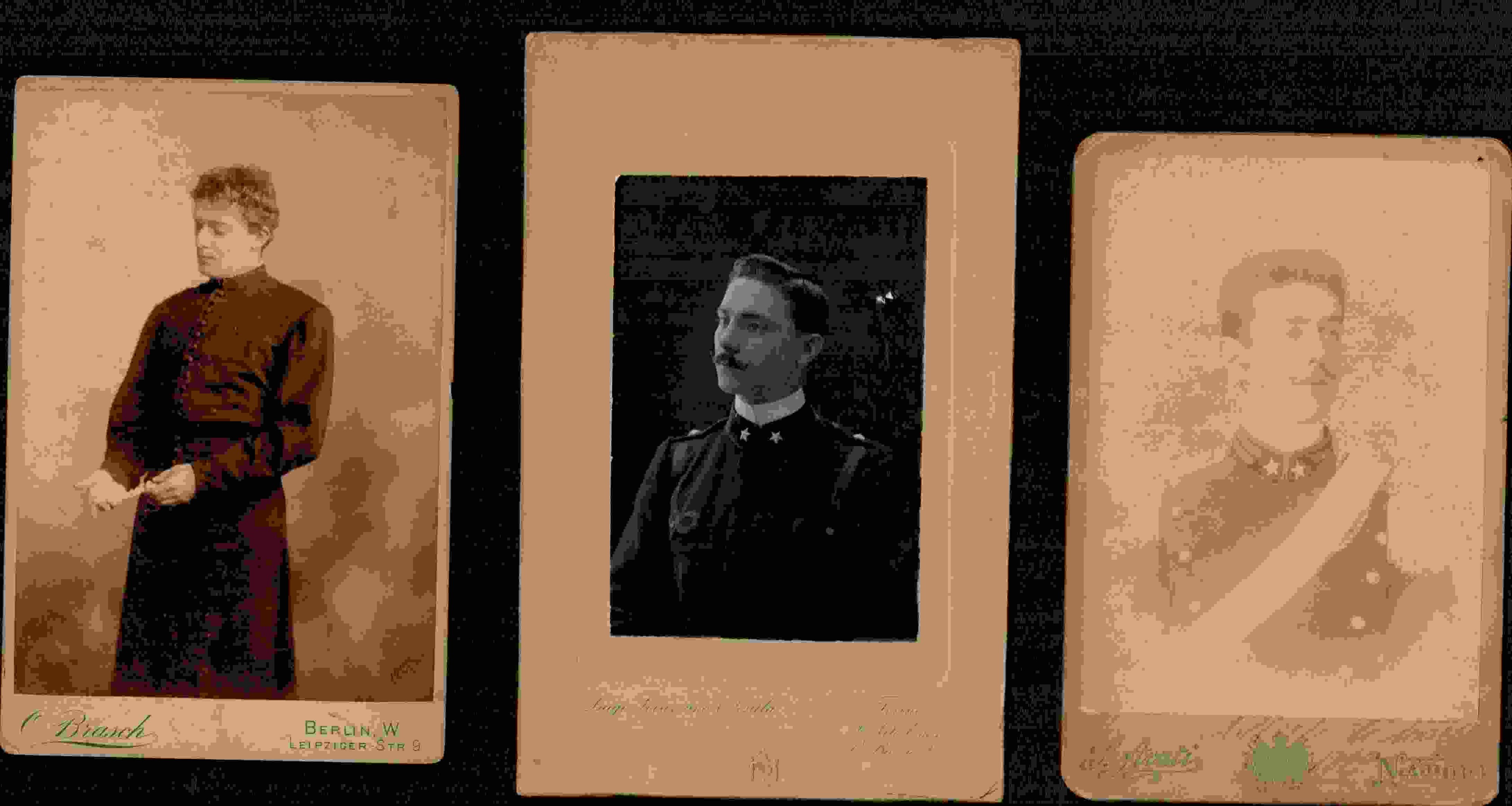 Lotto di 3 Foto con Giovani Membri della Famiglia Reale