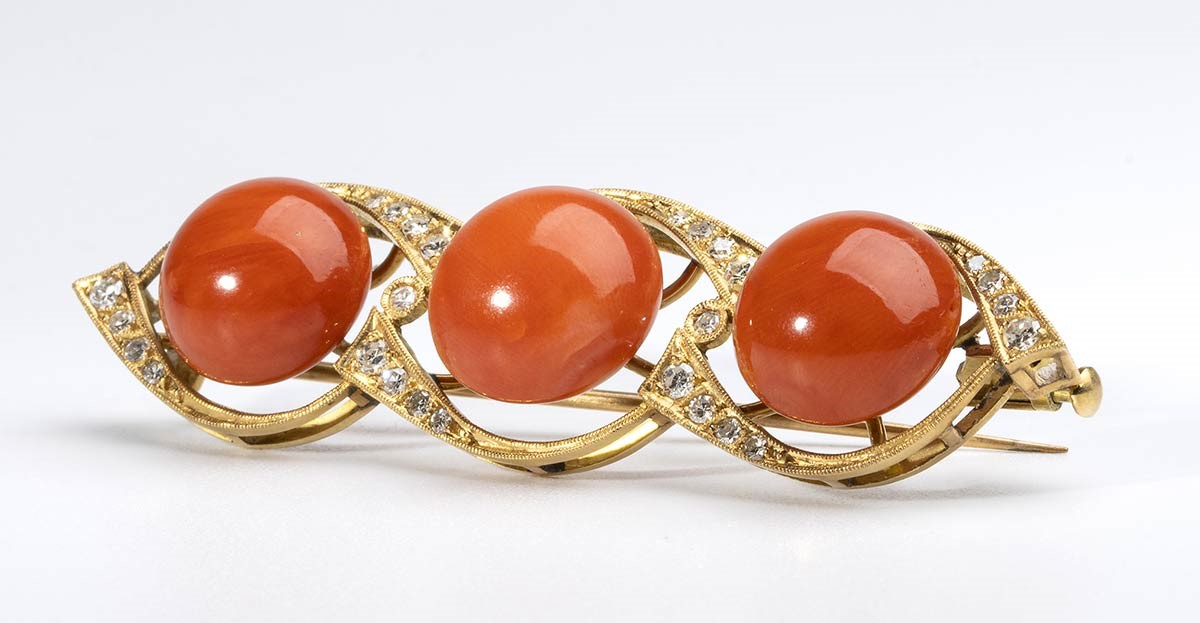 Spilla in Oro con Corallo e Diamanti