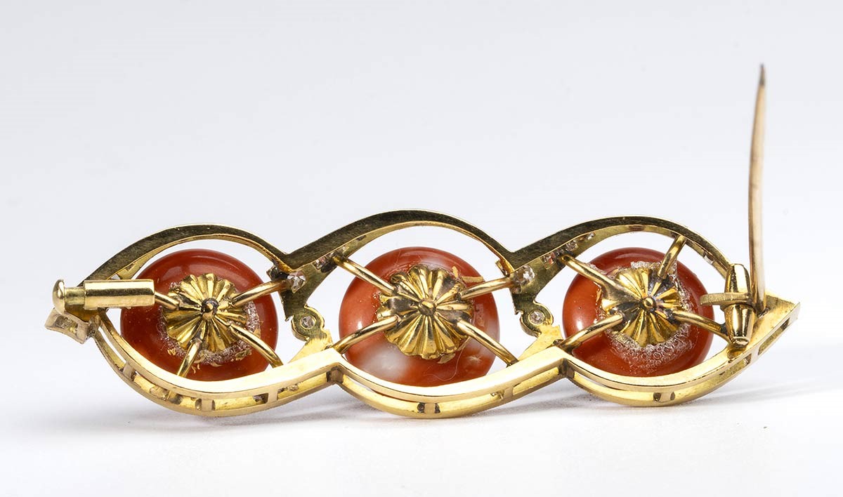 Spilla in Oro con Corallo e Diamanti